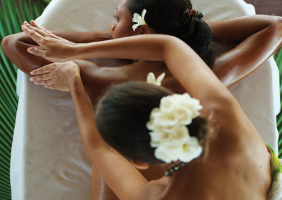hotel-kia-ora-resort-spa-e-tahiti-travel-poekura-massage