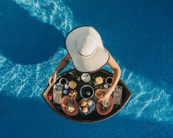 Exploring the Luxurious Trend of Floating Breakfasts in Bora Bora Resorts